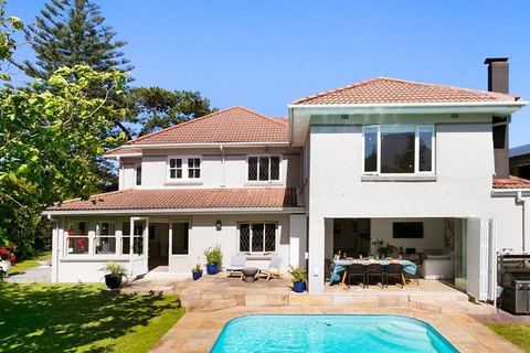 Stylish family home- with pool!