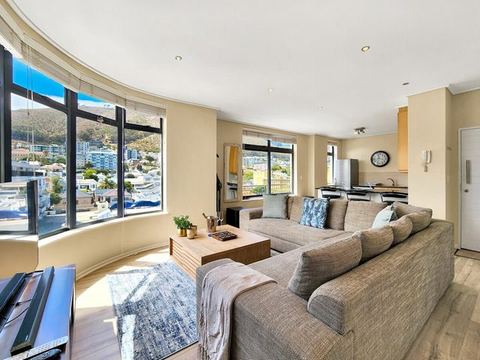 Sunny, bright, secure, pool- promenade