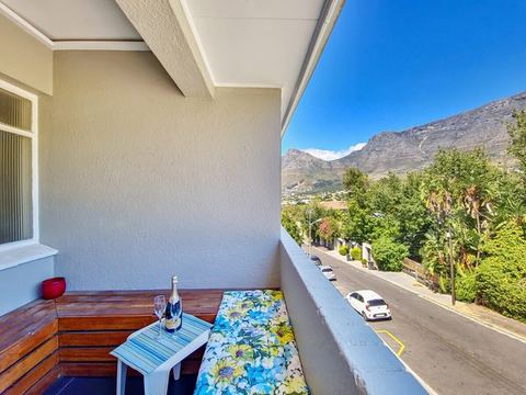 Table Mountain views, Balcony, fast wifi, Smart TV