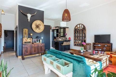 Charming, Central Cottage wPatio