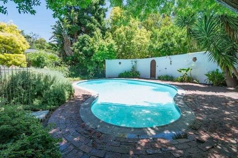 Family Home with Pool, kids area in Constantia