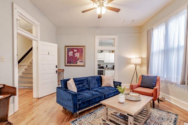 Mins from Downtown & Dining - Dauphin Darling 1