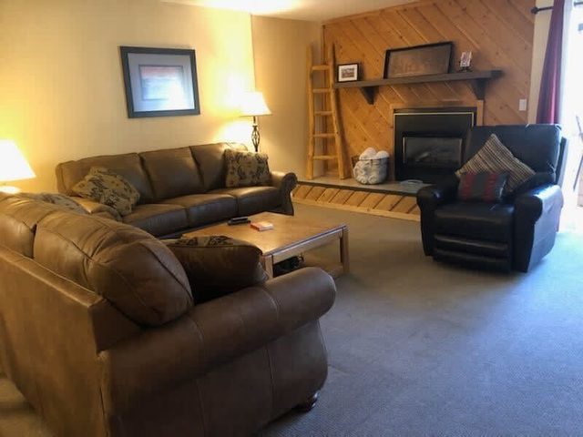 Downtown Chalet-Close to Main St w/ Pool & Hot Tub