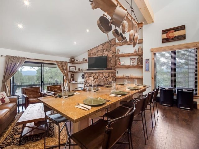Cozy 2BR Condo Near Peak 8 & Town w/Hot Tub Access