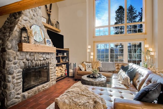 Christie Lane Lodge: Sleeps 22, Game Room, Hot Tub