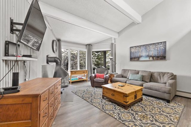 Gorgeous 2BR Home In Town, Minutes from Skiing!