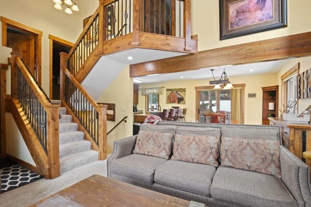 Charming 3BR w/ Hot Tub, Walk to Town & Skiing!