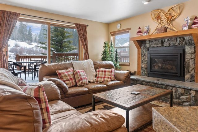 Cozy Ski-In/Ski-Out, Walk to Main St!
