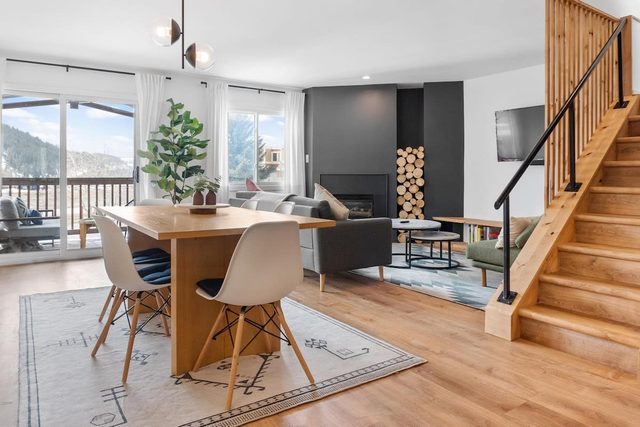 Inviting Gem Near Lake Dillon: Balcony & Fireplace
