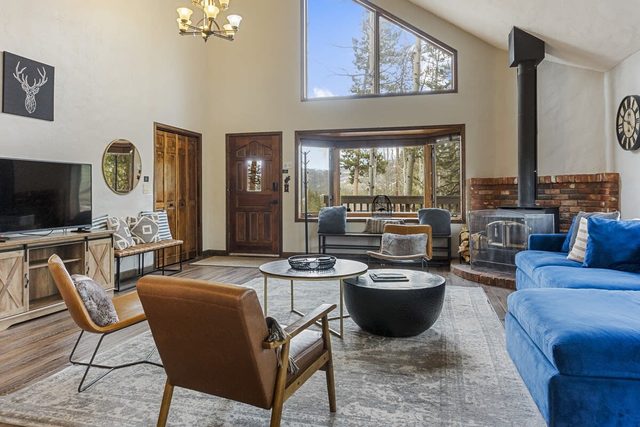 Stunning 5BR Mountain Retreat w/ Hot Tub!