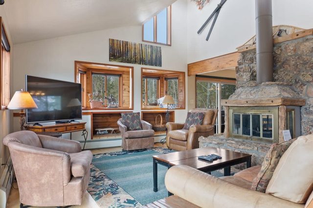 4BR Mountain Retreat w/Hot Tub & Sauna