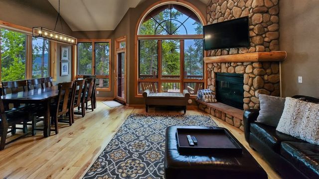 4BDR Ski-in/Ski-Out by Snowflake Lift!