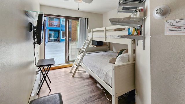 Cozy Studio w/Shared Pool -3 Min to Ski Lift