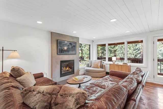 5 BDR Ski-in/Out Mountain Escape; Peak 8 w/ Views!