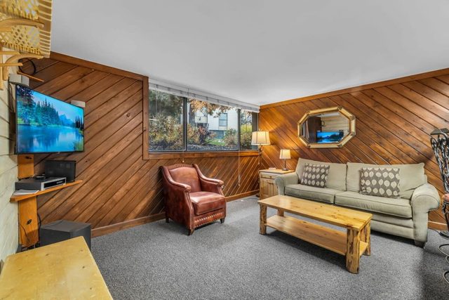 Centrally Located 1 BDR Condo; Near Everything!