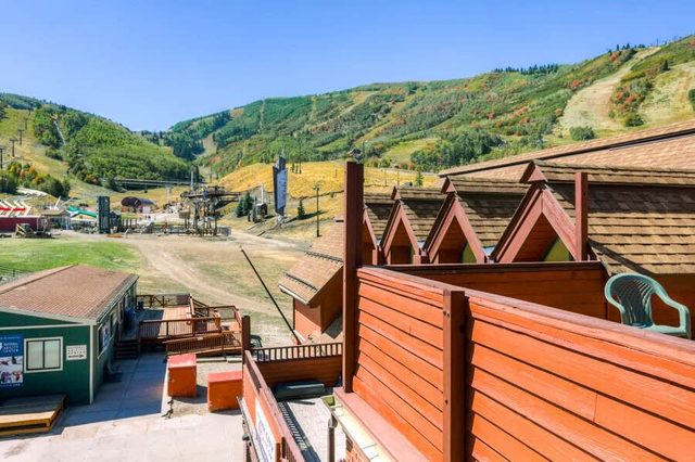Breathtaking Mountain Views- Ski-in/out 2BR Condo!