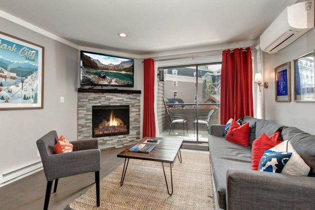 Ski-In/Ski-Out Modern Studio w/ Stunning Location!