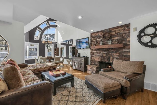 Roomy 4BR Townhome - Near Main St w/ Private Hot Tub!