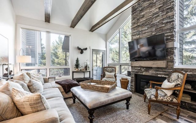Remodeled 4BR Close to Canyons Village and Skiing!