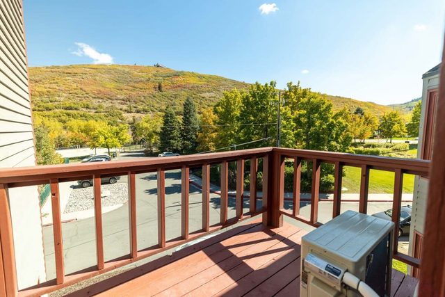Roomy 2BR Condo near Skiing