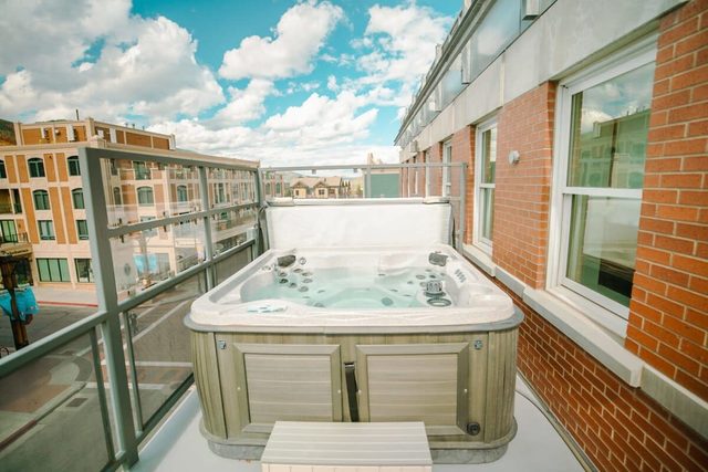 Sleek Park City Main St Rental: Steps to Ski Lift
