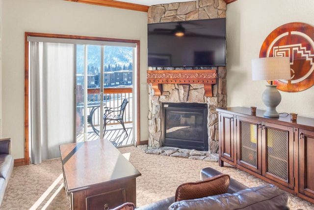 Cozy 1BR Resort Living w/Ski Lift Minutes Away!