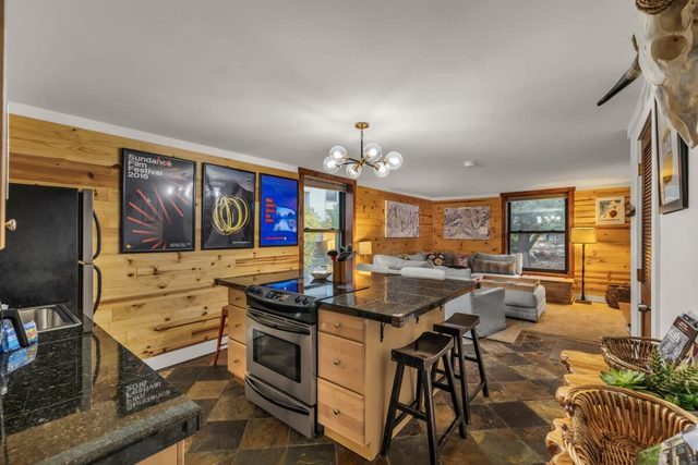 Stylish 2BR Walk to Ski Slopes