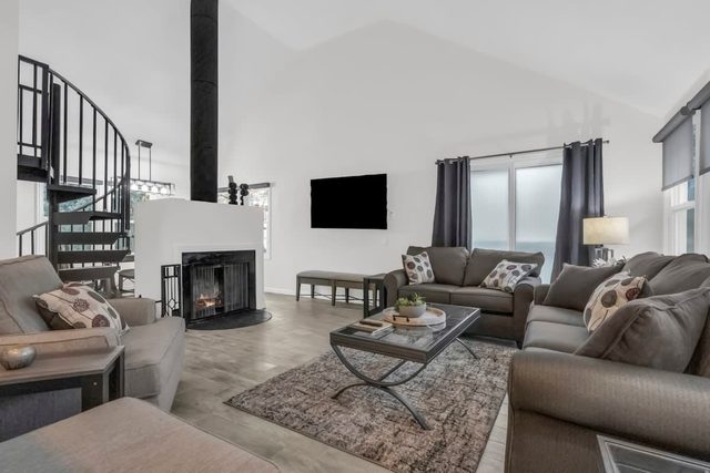 Downtown 2BD Retreat-Walk Everywhere!
