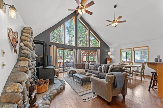 Tranquil Tahoe A-Frame, Walk to Beach!