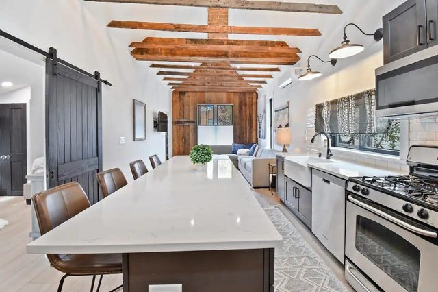 6 BDR Dual Downtown Homes-Walk to Chairlifts!