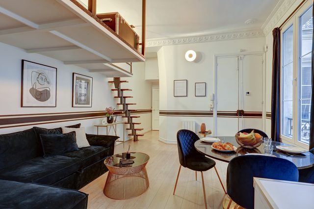 Luminous flat in Champs-Elysees
