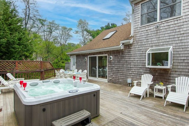 Hot Tub, Game Room, Large Private Yard!