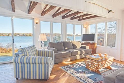 Waterfront amazing views near beaches!