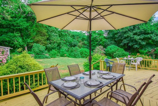 4-5 Min to Mill Pond or Nauset Beach!