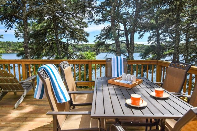 Amazing Location! Lakefront Waterside Deck