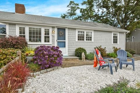 1/2 Mile to Nantucket Sound Beaches!