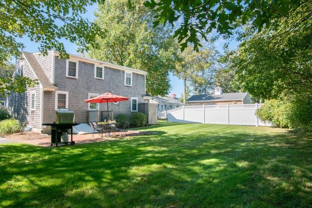 Quintessential Cape directly on the Cape Cod Rail, Dog Friendly!