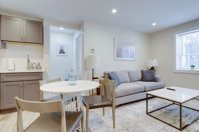 Sojourn on 9th 2BR near Convention Center & Green/Yellow Metro