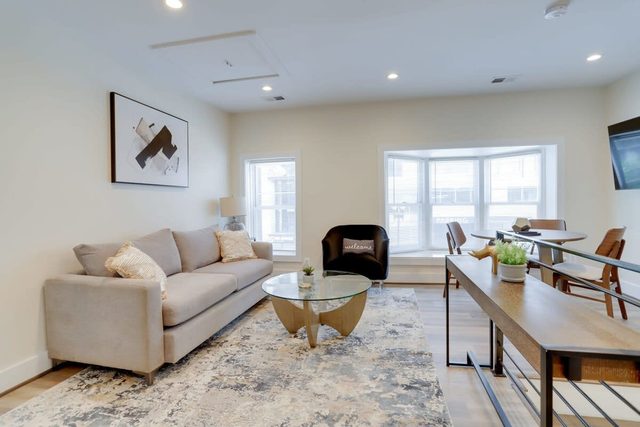 Sojourn on 9th 2BR Newly Renovated near Downtown DC