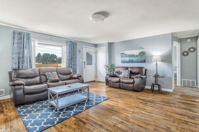 3BR Dog-Friendly, Midterm & Corporate near Airport