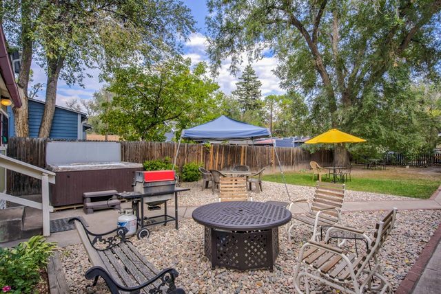 Hot tub fire pit 2 blocks from Colorado College CC