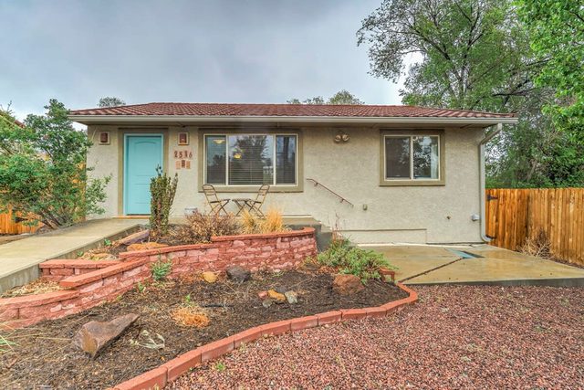 2BR Cottage with outdoor seating near Hiking & DT