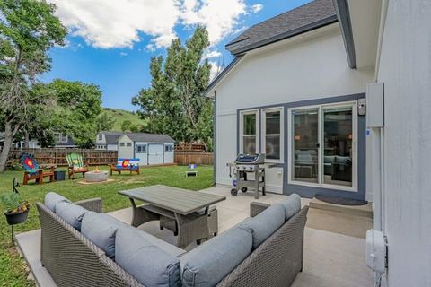 Fire pit, Patio, BBQ near Garden of the Gods USAFA — Colorado Springs, CO