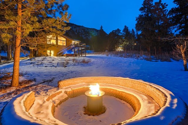 Green Mt. Getaway / Hot Tub, Game Room, & Fire Pit — Cascade-Chipita Park, CO