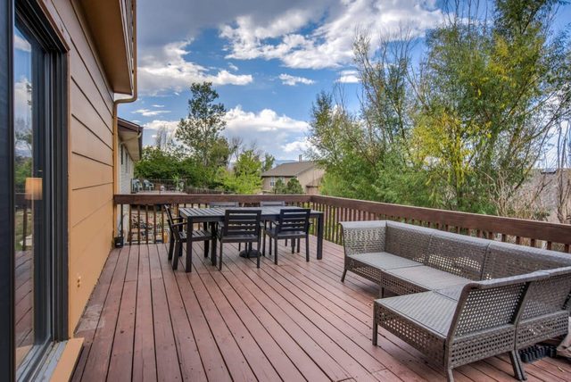 Monthly Stays | Fenced Outdoor space with Firepit
