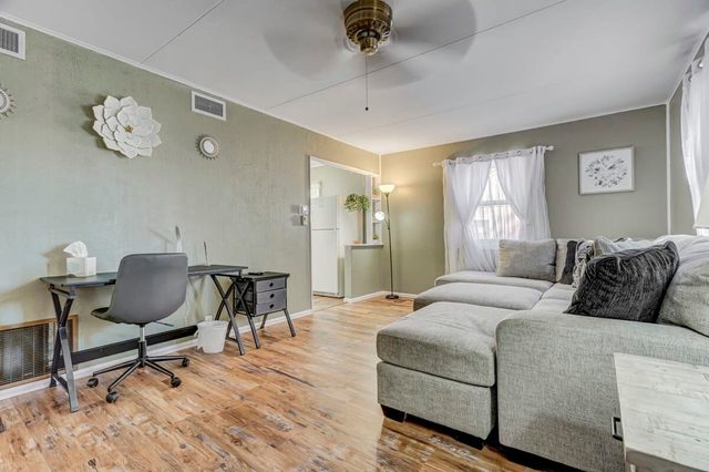 Broadmoor Area Cottage with Patio and Yard Parking