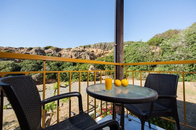 En Plo Seafront Rooms | Falassarna Mountain View 4