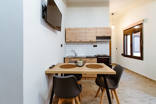 Krinis House Νext to Οld Ηarbour