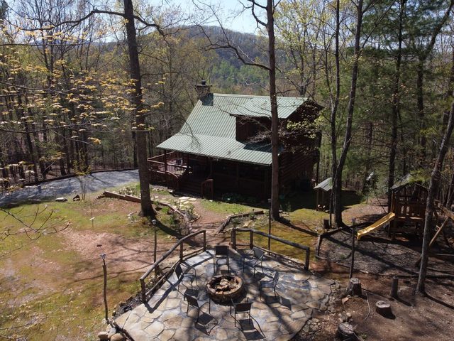 Cherry Log Cabin | Hot Tub, Arcade & Pool Table — Cherry Log, GA