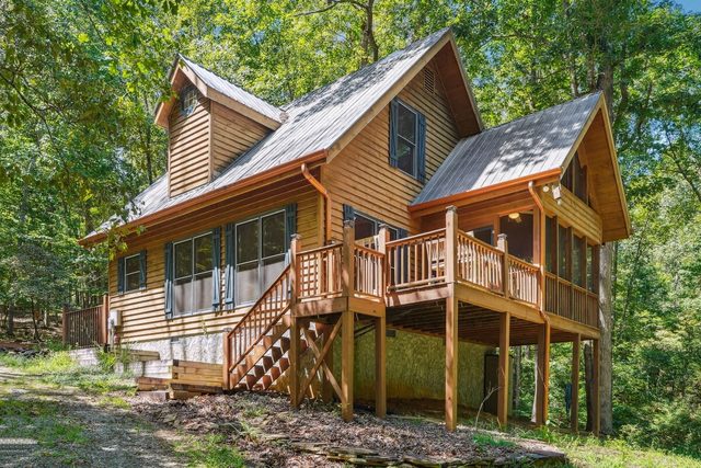 Secluded Mountain Cabin Getaway: Dahlonega Charm & Views!